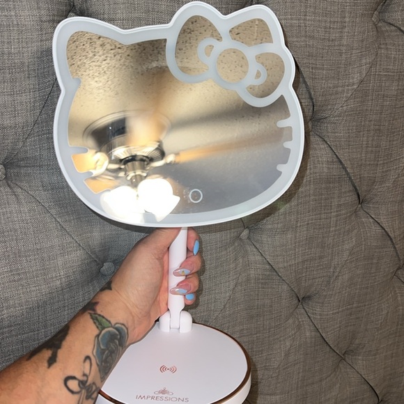 Hello Kitty LED Rechargeable Makeup Mirror ***EXCELLENT CONDITION *** - Picture 6 of 6